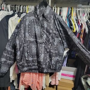 Forever 21 Black Paisley Puffer Jacket. Thru N Thru Front Pocket. Like New!